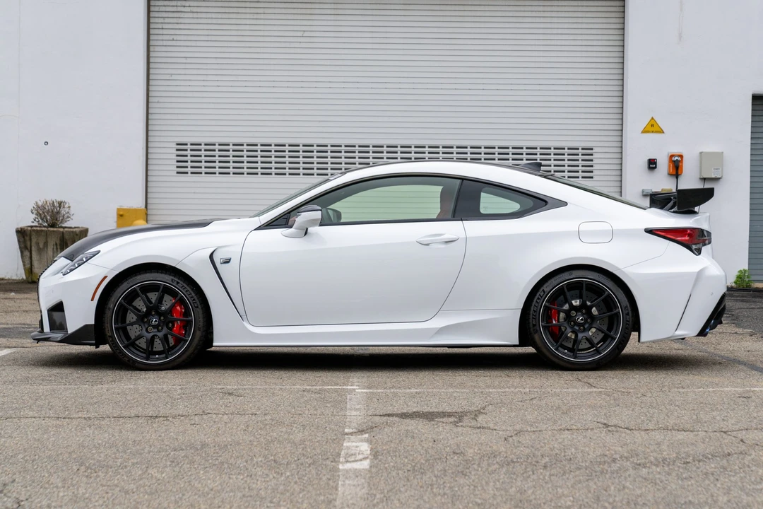 2020 Lexus RC F - Image 4 of 31