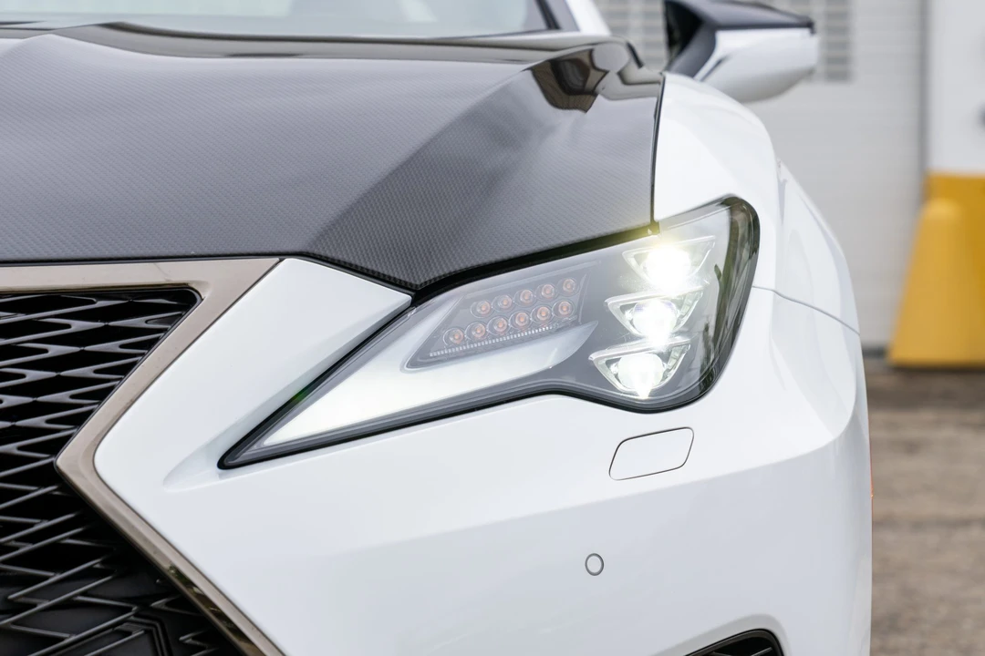 2020 Lexus RC F - Image 17 of 31