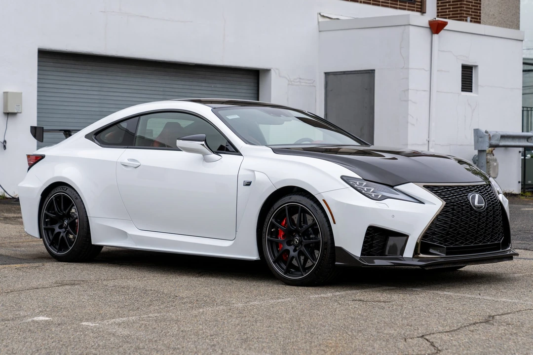 2020 Lexus RC F - Image 9 of 31