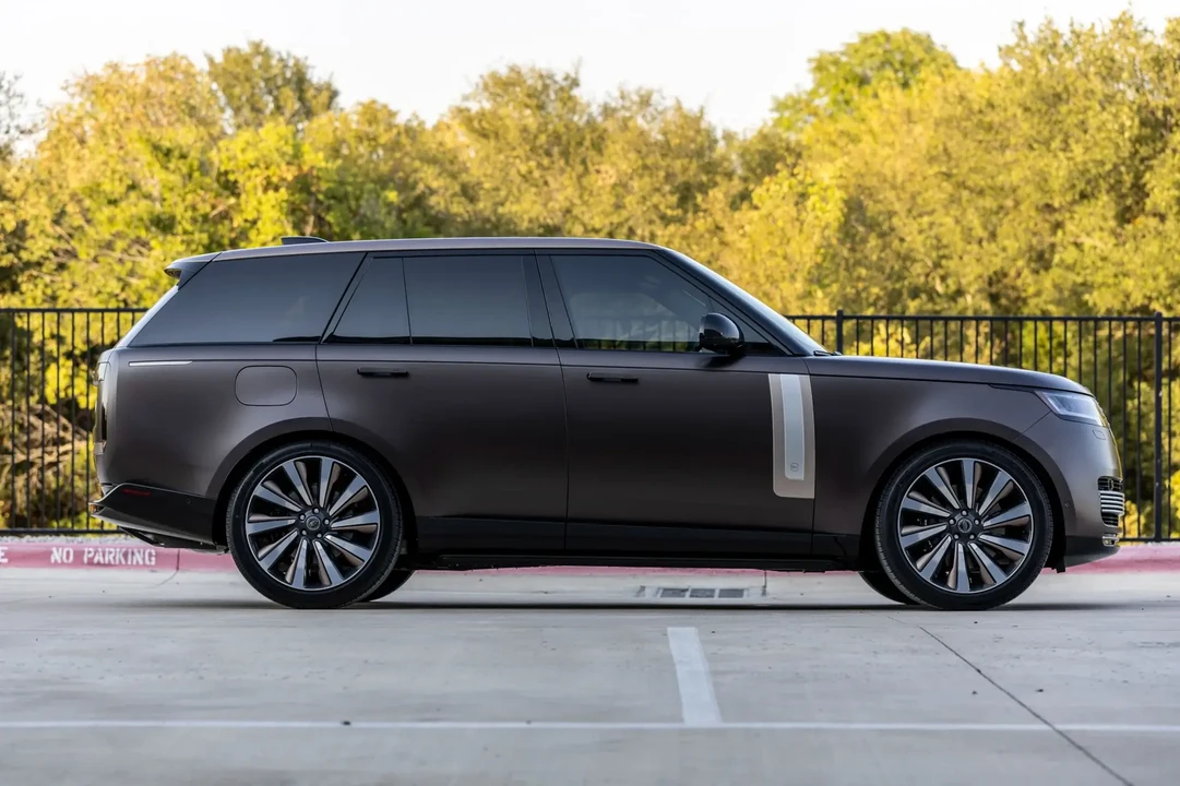 2025 Land Rover Range Rover L460 - Image 6 of 6