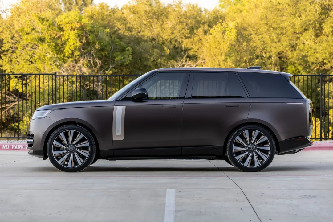 2025 Land Rover Range Rover L460 - Image 2 of 6