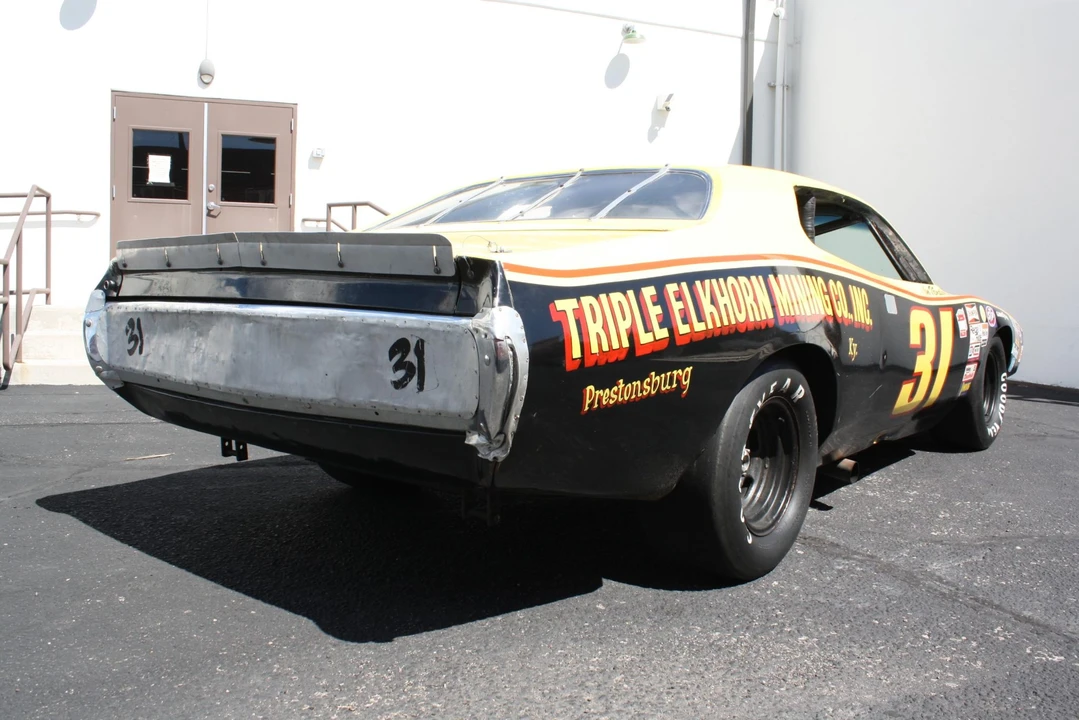 1974 Dodge Charger Hemi 3rd Gen - Image 16 of 31
