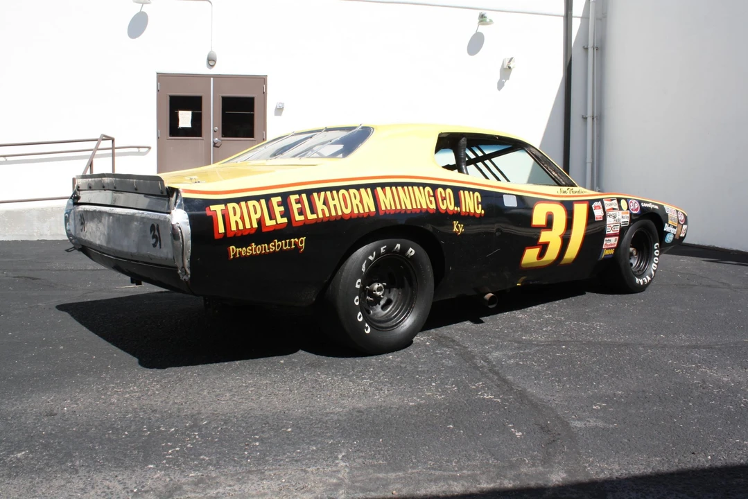 1974 Dodge Charger Hemi 3rd Gen - Image 17 of 31
