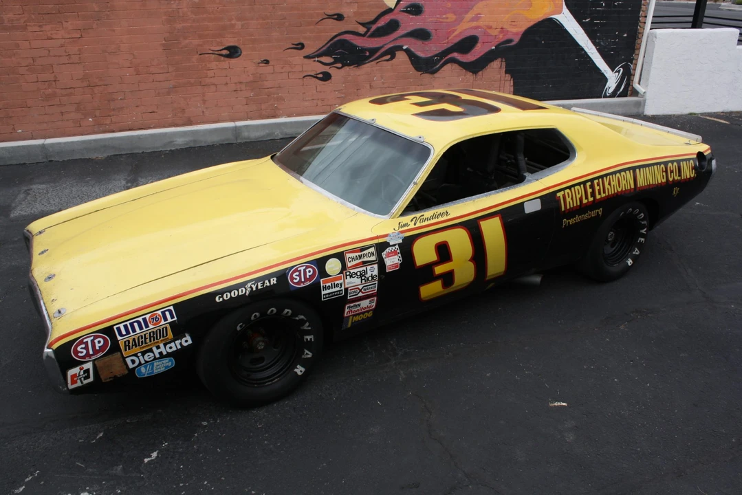 1974 Dodge Charger Hemi 3rd Gen - Image 7 of 31