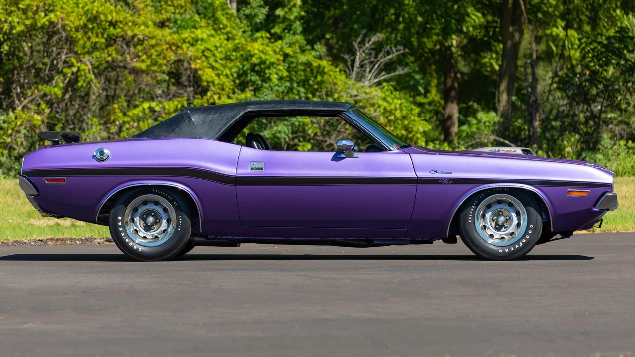 1970 Dodge Challenger Hemi 1st Gen - Image 16 of 31