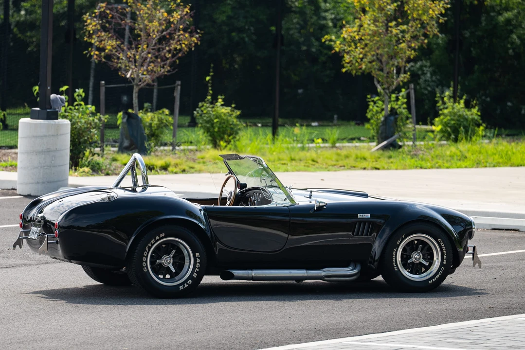 Shelby Cobra Replica - Image 29 of 31
