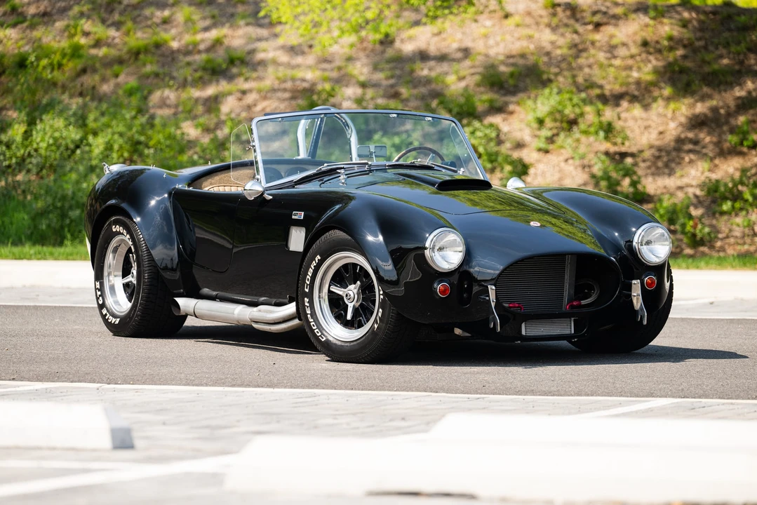 Shelby Cobra Replica - Image 9 of 31