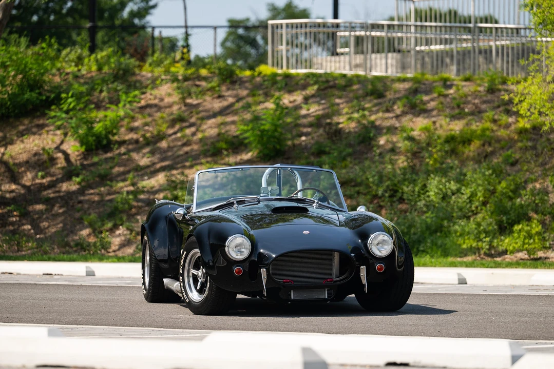 Shelby Cobra Replica - Image 7 of 31