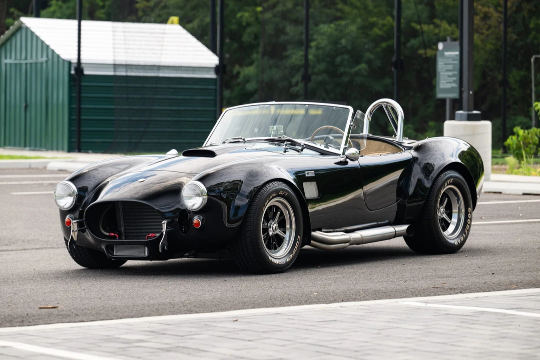 Shelby Cobra Replica - Image 2 of 31