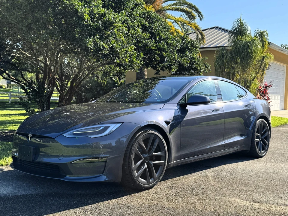 2022 Tesla Model S Plaid - Image 2 of 31