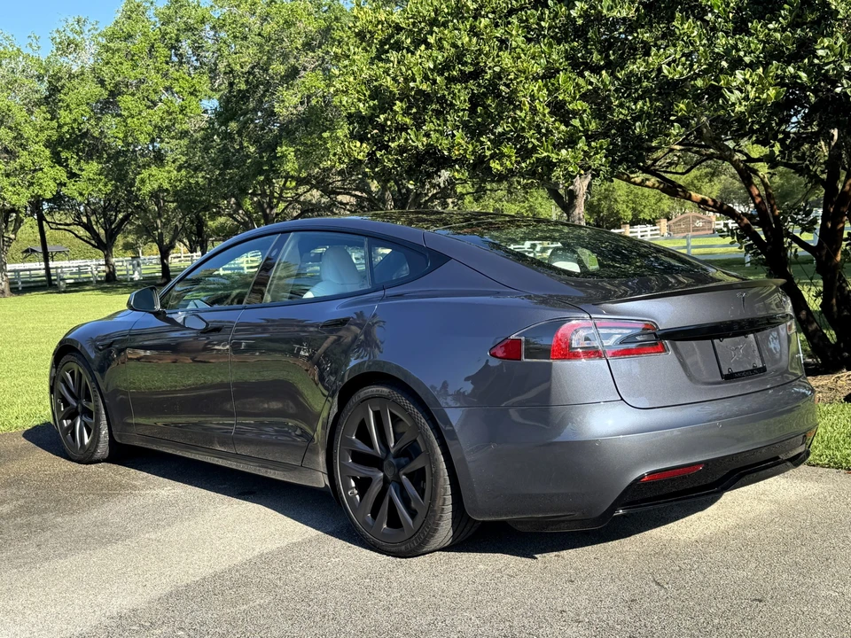 2022 Tesla Model S Plaid - Image 7 of 31