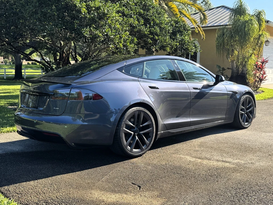 2022 Tesla Model S Plaid - Image 10 of 31