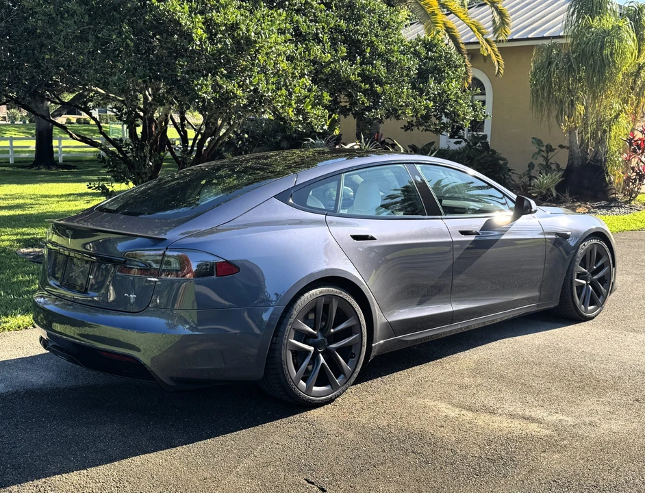 2022 Tesla Model S Plaid - Image 11 of 31