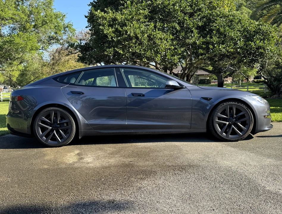 2022 Tesla Model S Plaid - Image 12 of 31