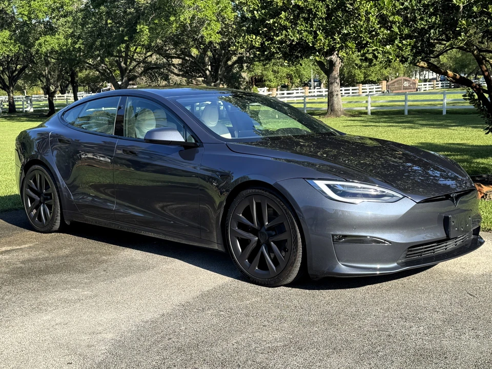 2022 Tesla Model S Plaid - Image 14 of 31