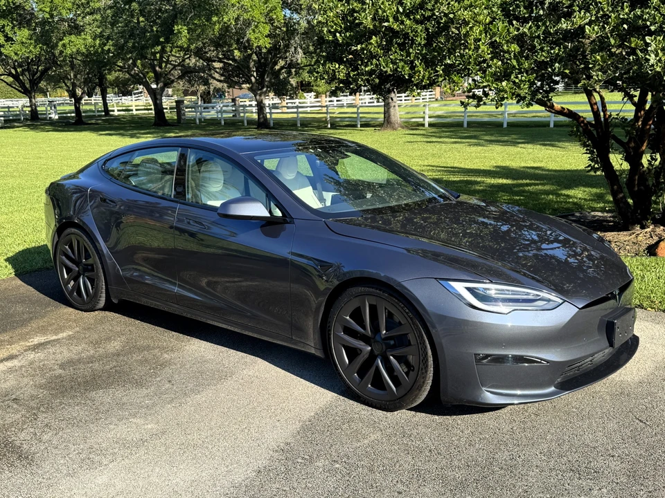 2022 Tesla Model S Plaid - Image 15 of 31