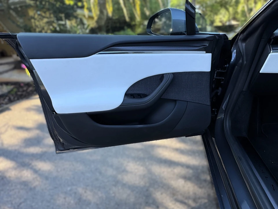 2022 Tesla Model S Plaid - Image 28 of 31