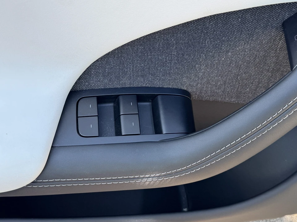 2022 Tesla Model S Plaid - Image 29 of 31