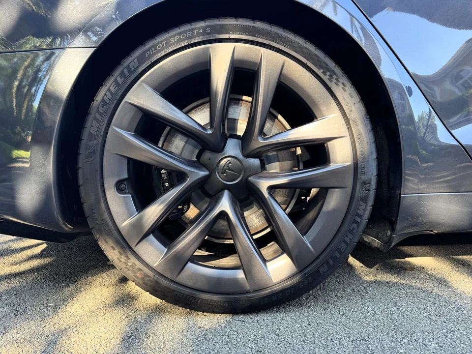 2022 Tesla Model S Plaid - Image 24 of 31