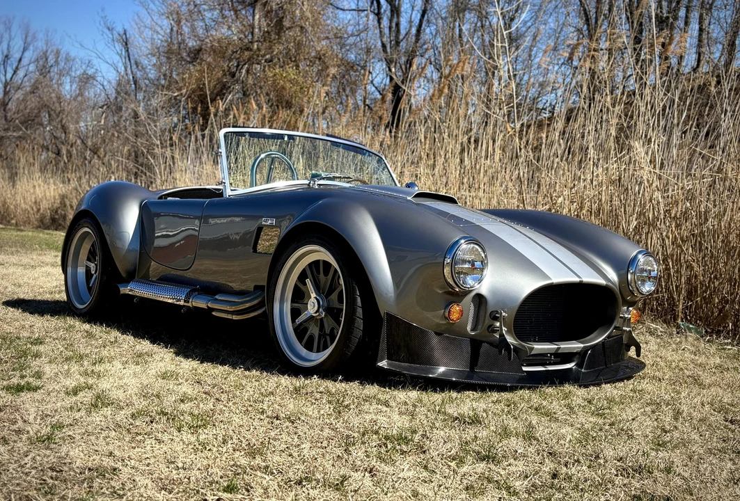 Shelby Cobra Replica - Image 9 of 31