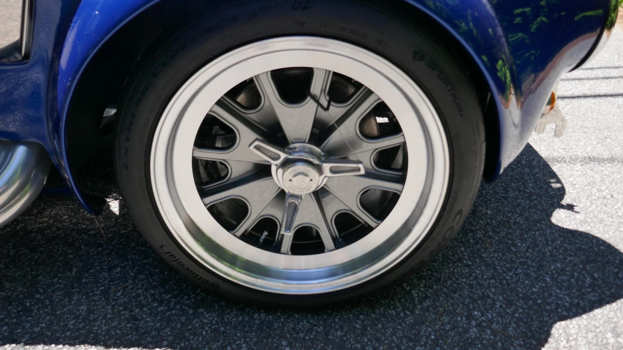 Shelby Cobra Replica - Image 17 of 31