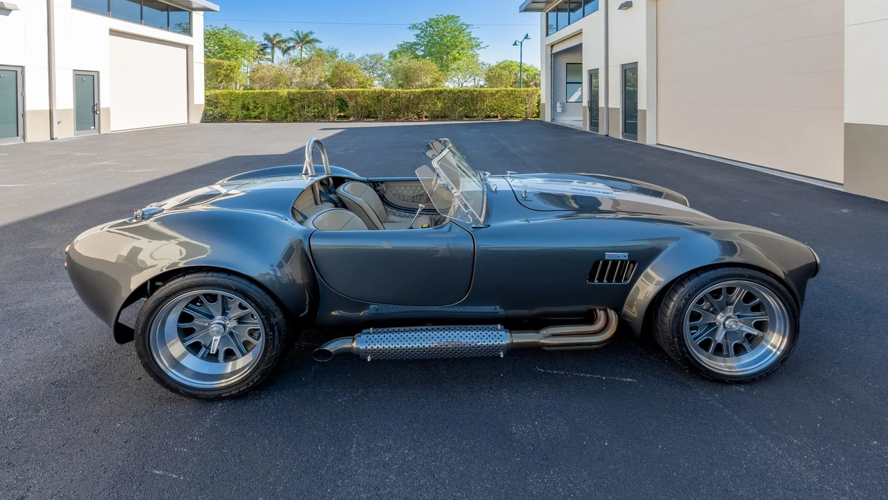 Shelby Cobra Replica - Image 4 of 31