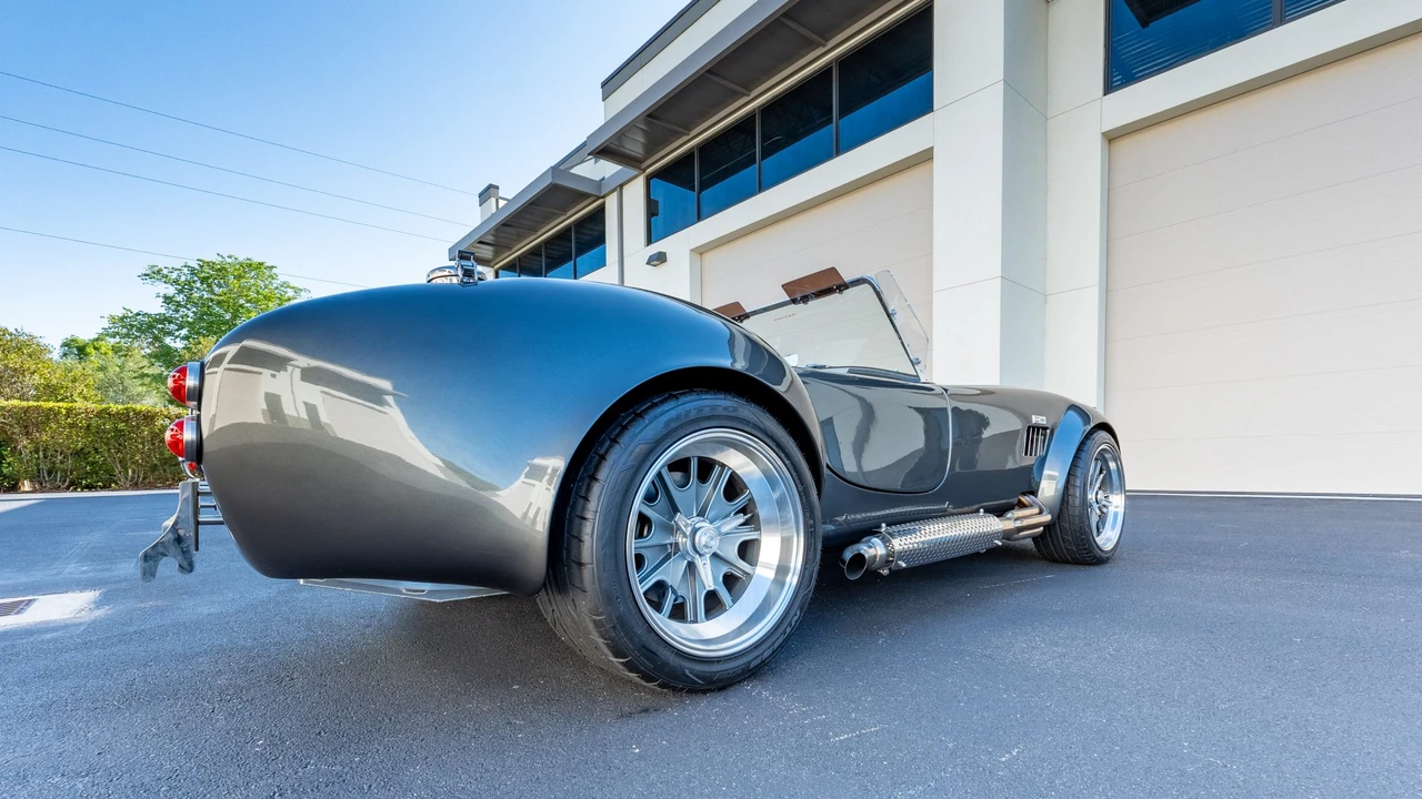 Shelby Cobra Replica - Image 14 of 31