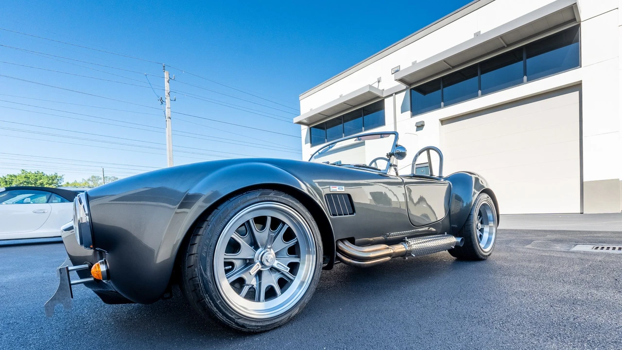 Shelby Cobra Replica - Image 16 of 31