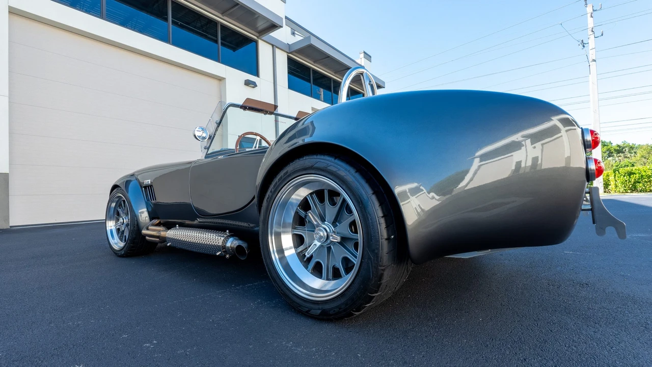 Shelby Cobra Replica - Image 15 of 31