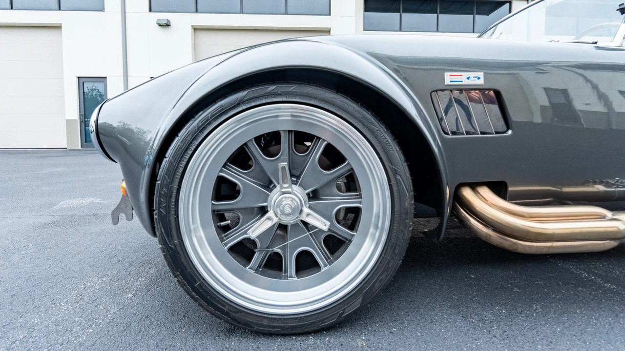 Shelby Cobra Replica - Image 31 of 31