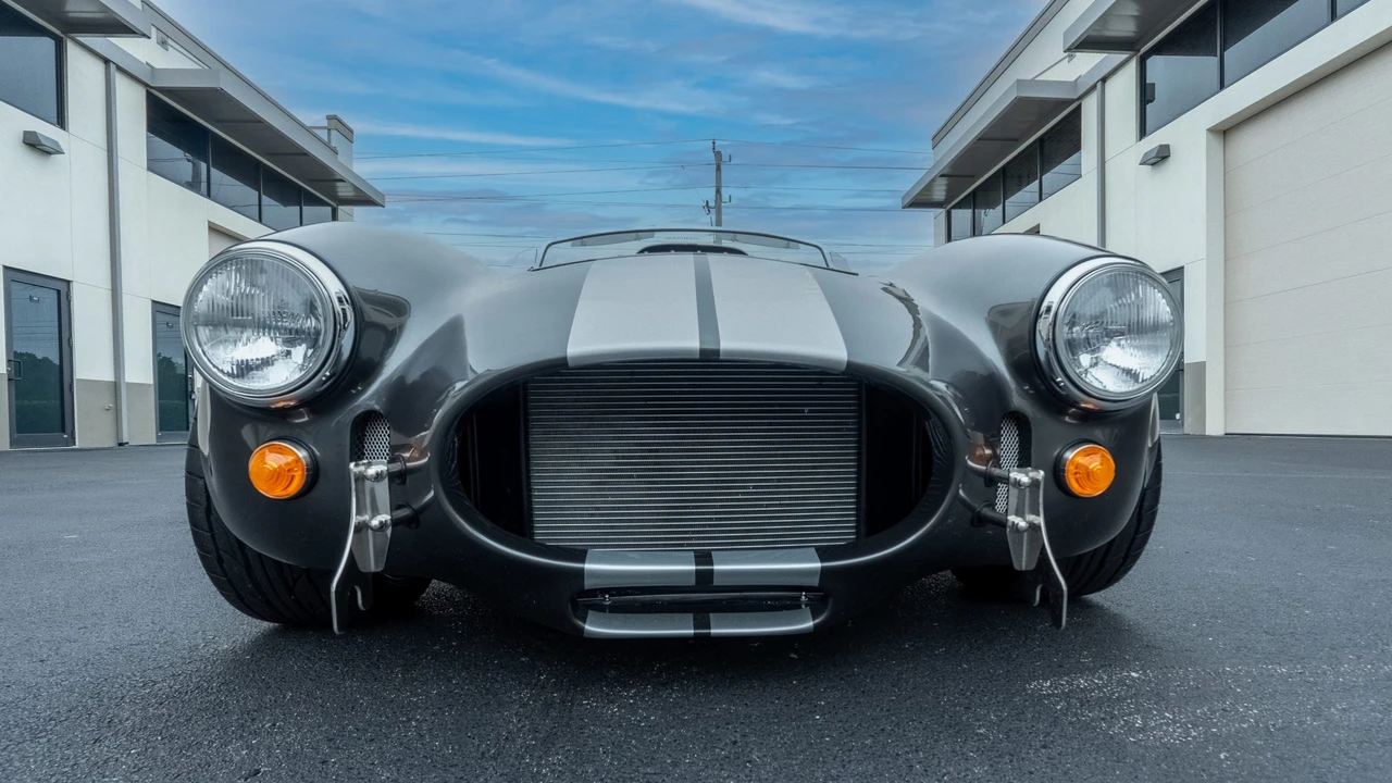 Shelby Cobra Replica - Image 11 of 31
