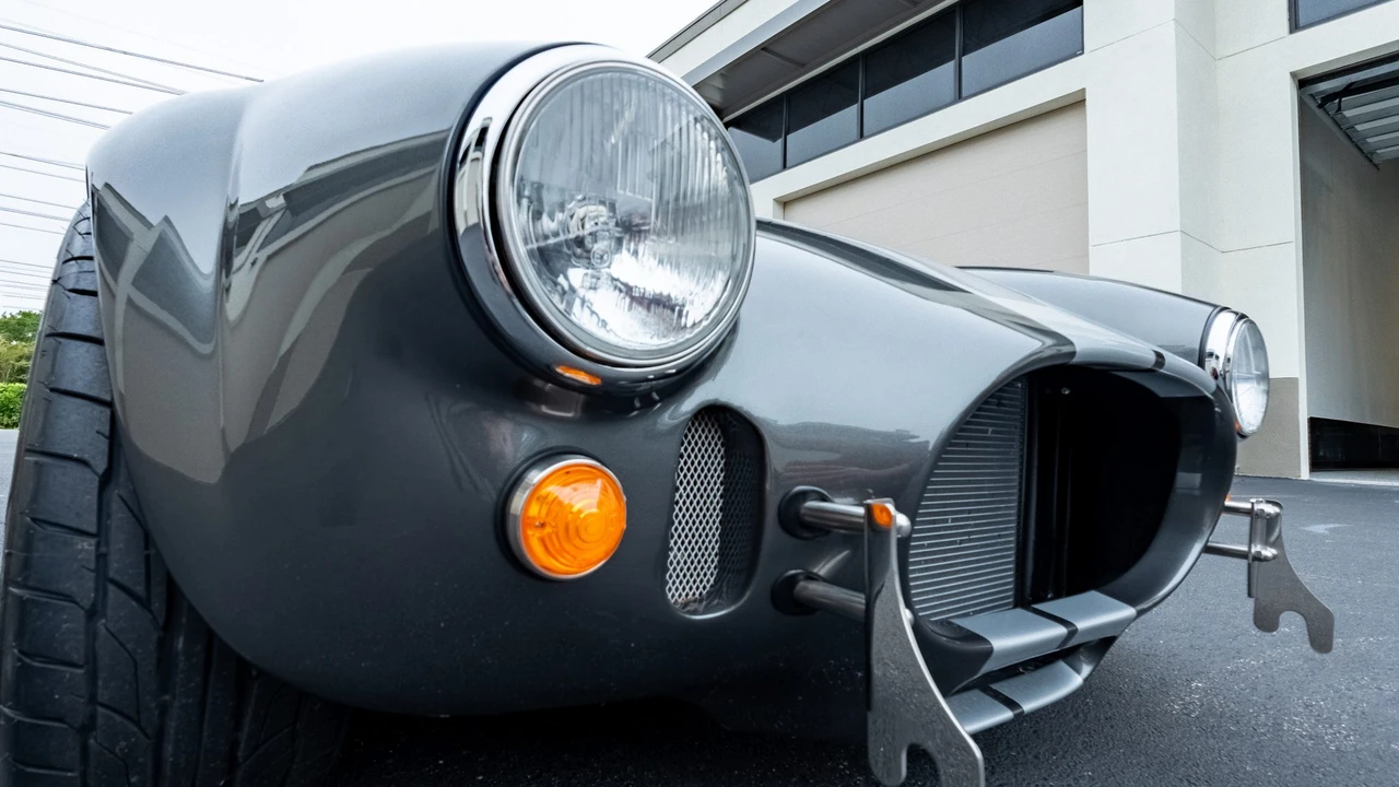 Shelby Cobra Replica - Image 17 of 31