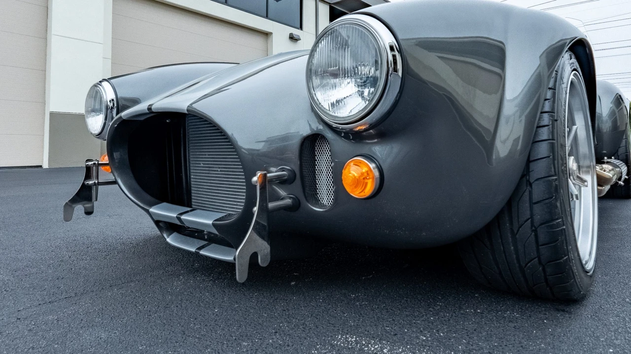 Shelby Cobra Replica - Image 18 of 31
