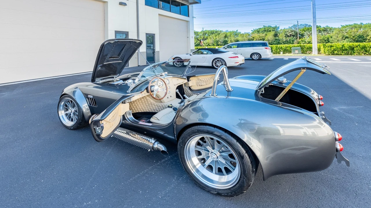 Shelby Cobra Replica - Image 30 of 31