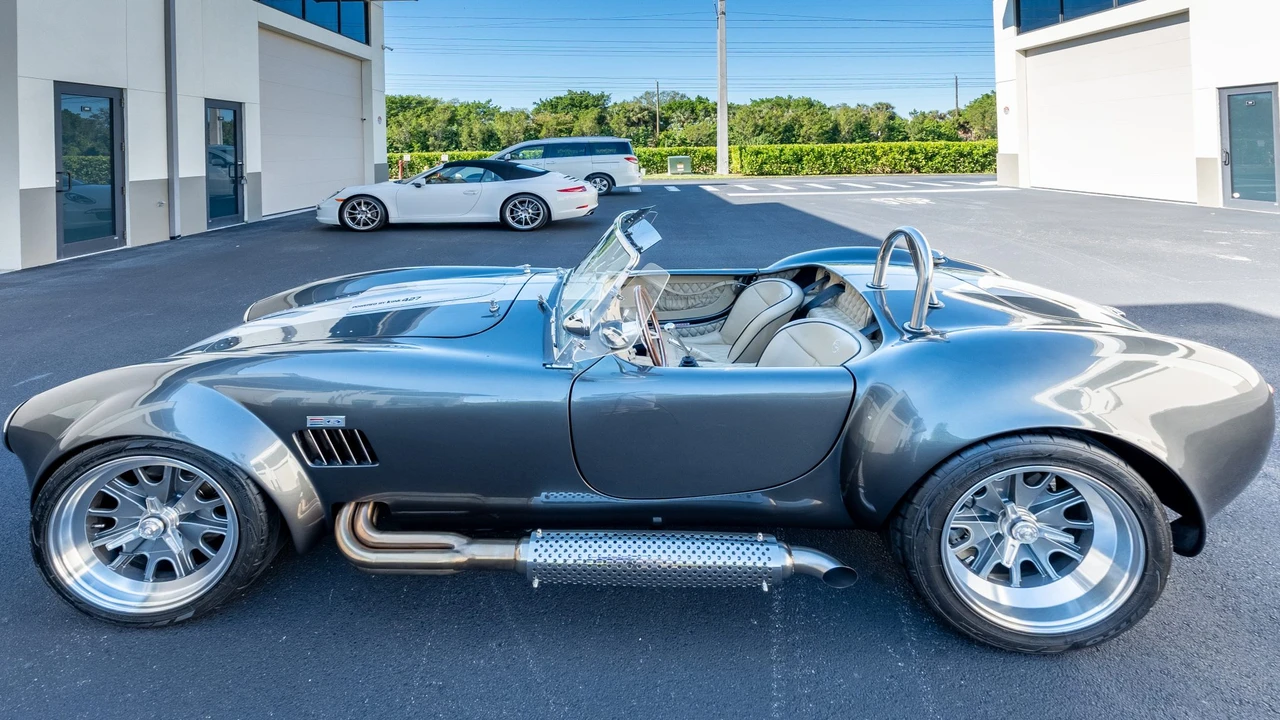 Shelby Cobra Replica - Image 8 of 31