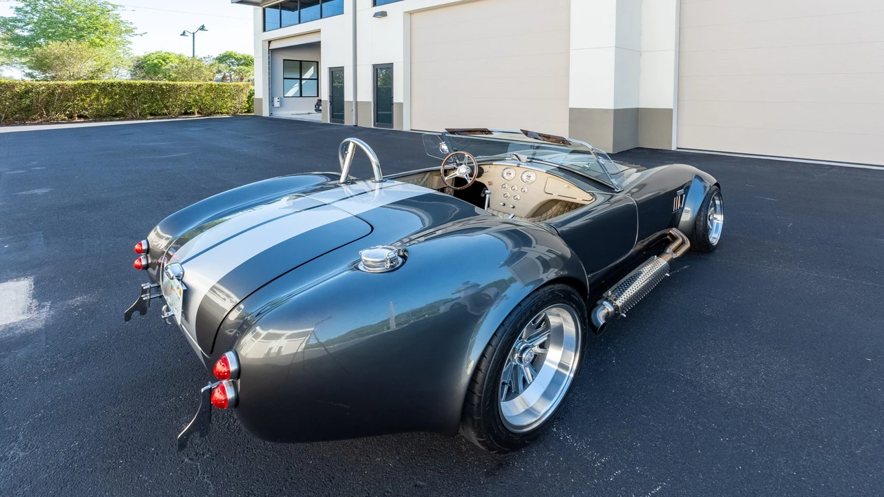 Shelby Cobra Replica - Image 5 of 31