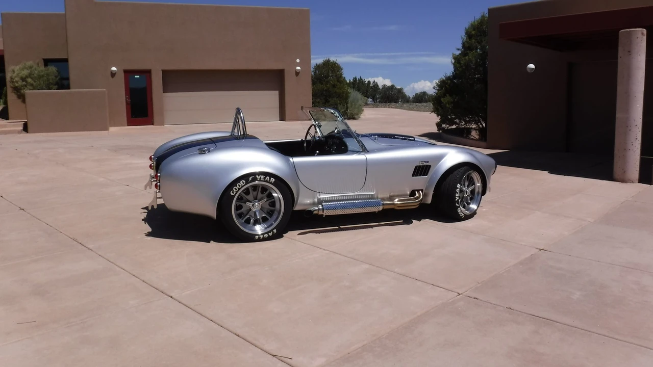 Shelby Cobra Replica - Image 25 of 31