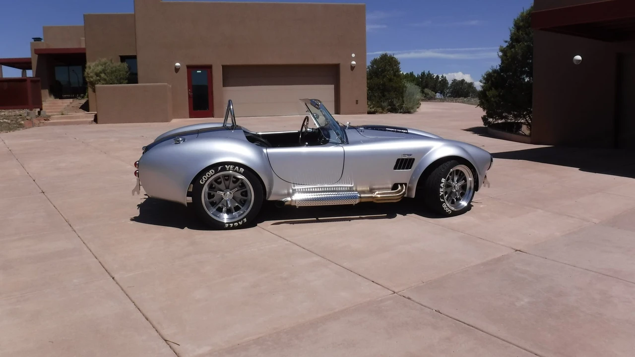 Shelby Cobra Replica - Image 24 of 31