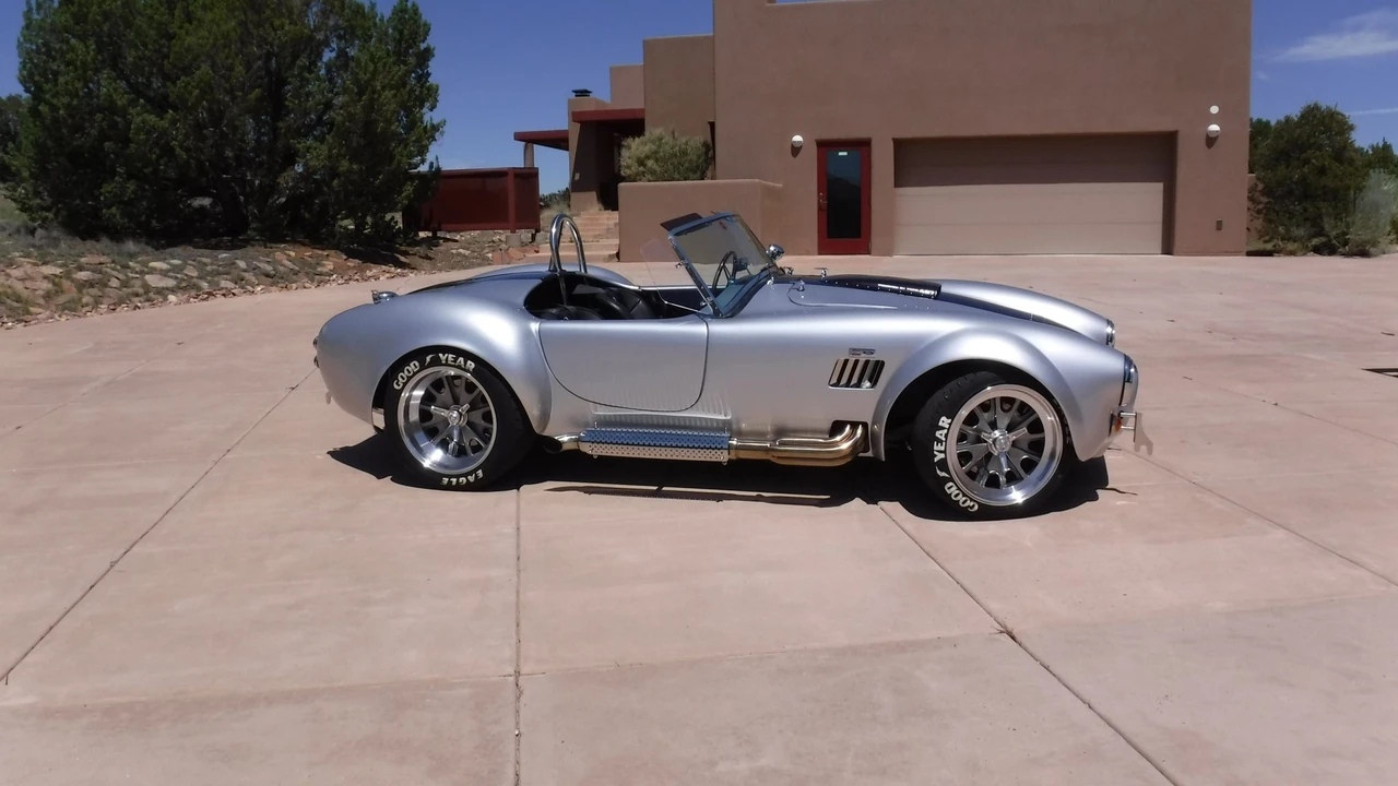 Shelby Cobra Replica - Image 20 of 31