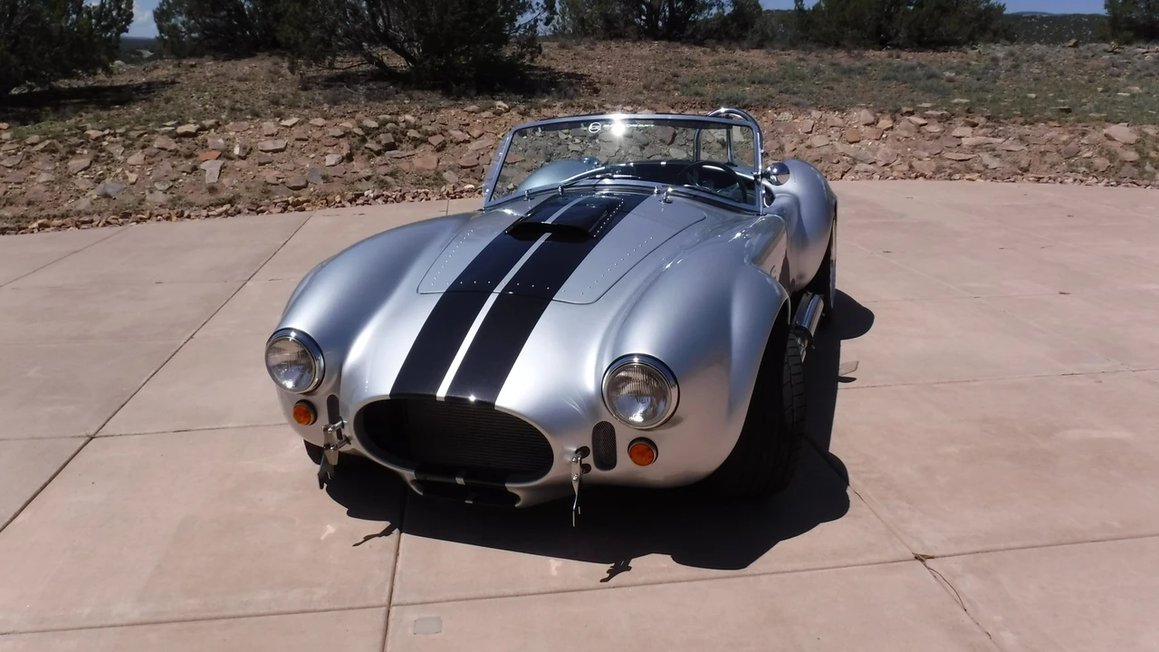 Shelby Cobra Replica - Image 8 of 31