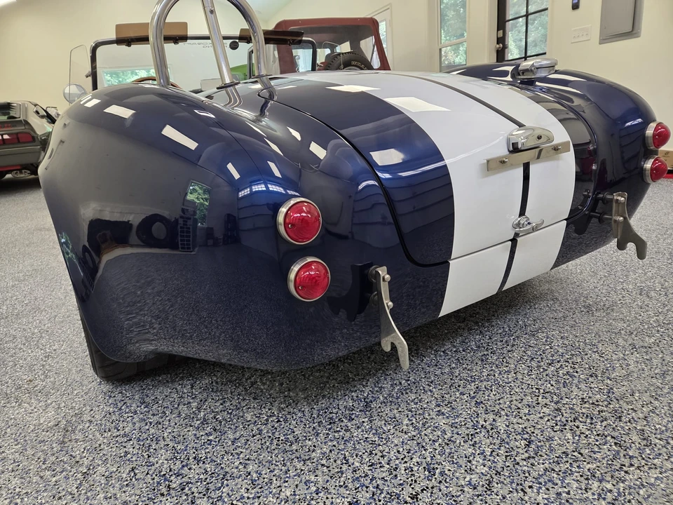 Shelby Cobra Replica - Image 15 of 31
