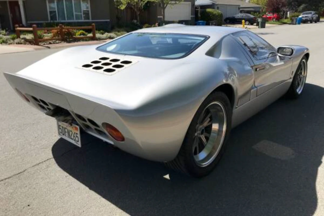 Ford Replica - Image 3 of 31