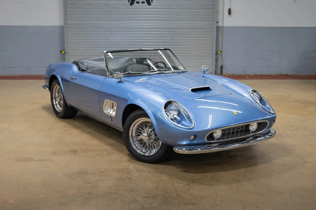 Fiat 124 Sport Spider - Image 2 of 31