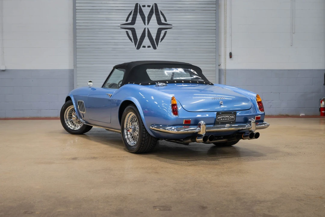 Fiat 124 Sport Spider - Image 13 of 31