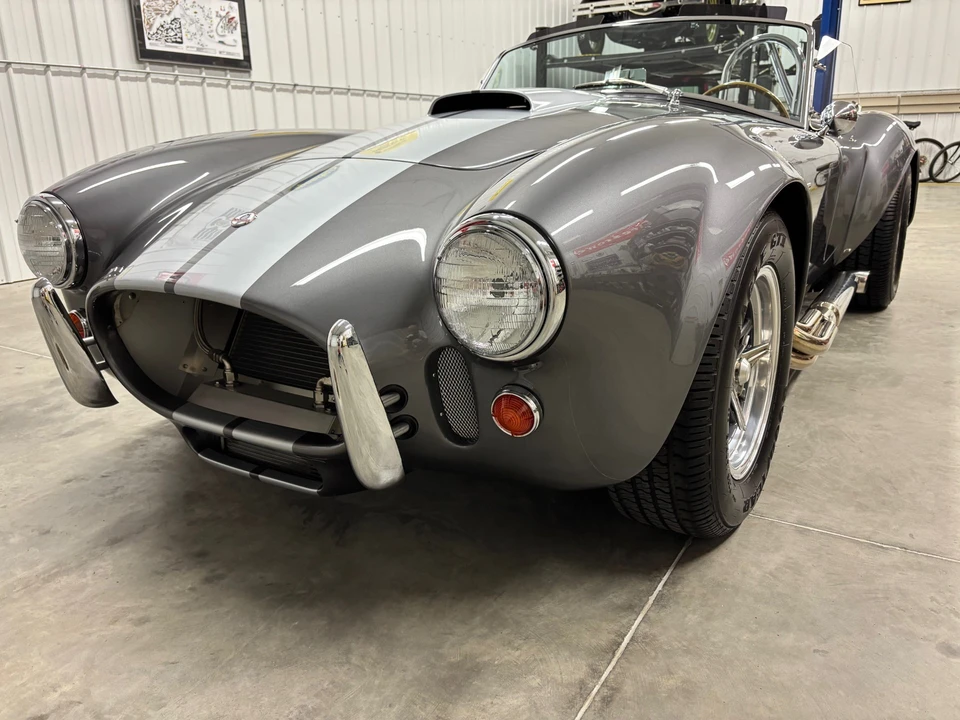 Shelby Cobra Replica - Image 9 of 31