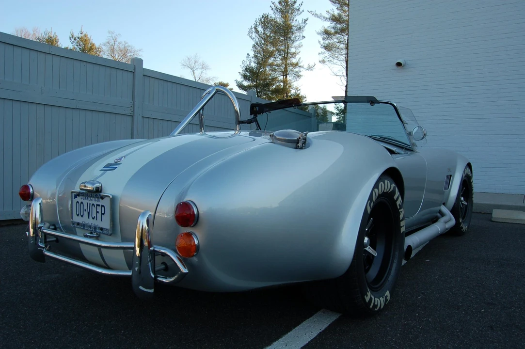 Shelby Cobra Replica - Image 17 of 31