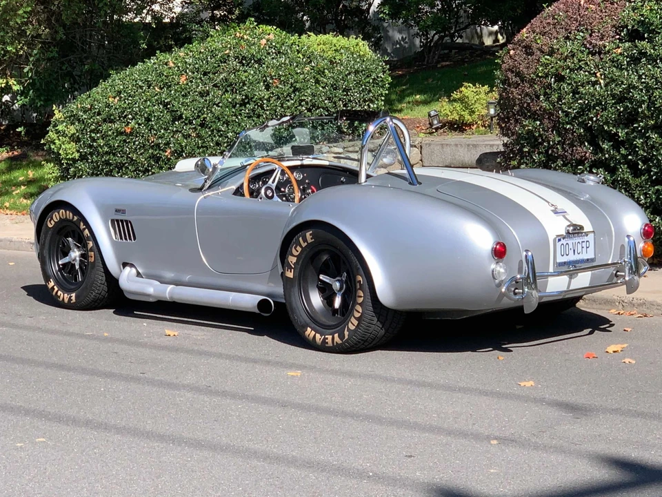 Shelby Cobra Replica - Image 9 of 31