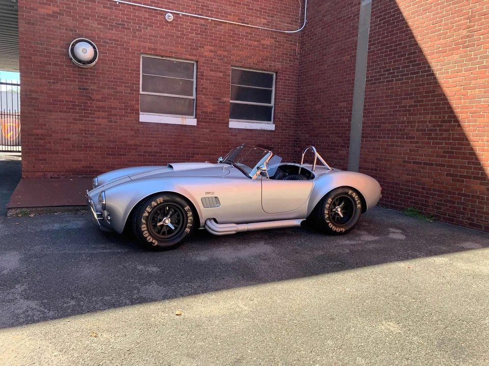 Shelby Cobra Replica - Image 6 of 31