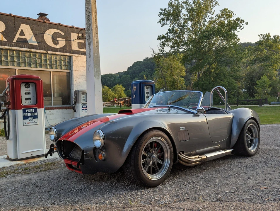 Factory Five Roadster - Image 5 of 31