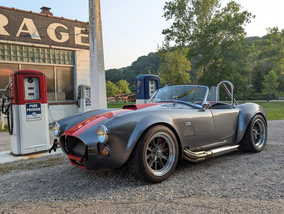 Factory Five Roadster - Image 4 of 31